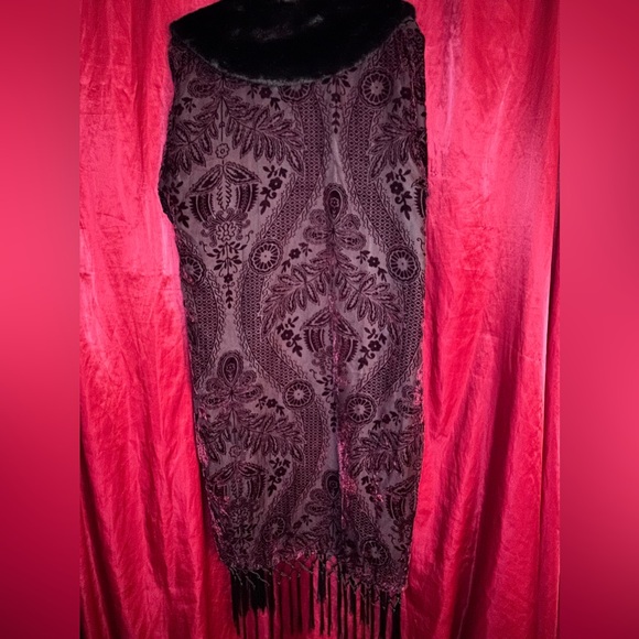 Dollskill Current Mood Vintage Romance Velvet Duster with Faux Fur Trim - Picture 4 of 4